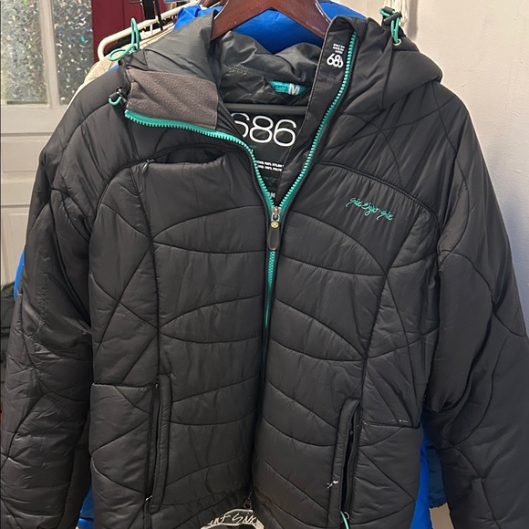 686 Jackets & Blazers - Snowboarding Jacket 686 womens